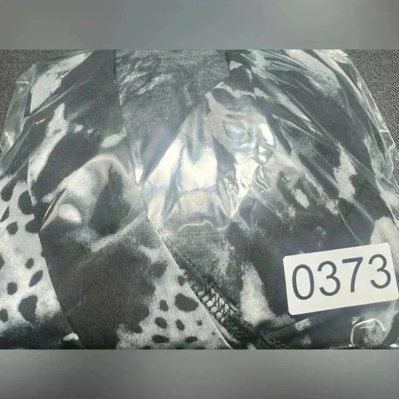 Chico’s Black & White Animal Print Romper – Size M/8 - Picture 9 of 9